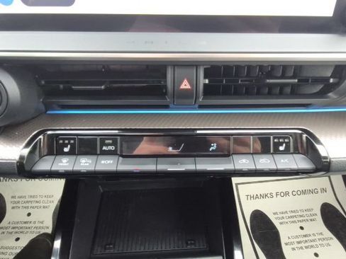 Used 2024 Toyota Prius XLE AWD/4WD image 32
