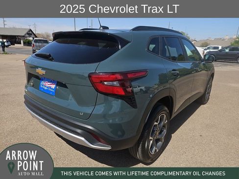 Used 2025 Chevrolet Trax LT image 11