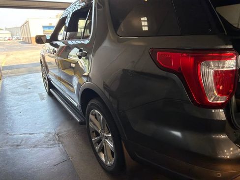 Used 2018 Ford Explorer XLT w/ Equipment Group 202A AWD/4WD image 8
