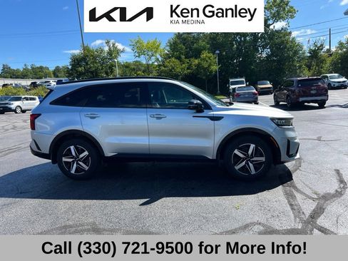 Certified 2022 Kia Sorento S w/ Panoramic Sunroof Package FWD image 5