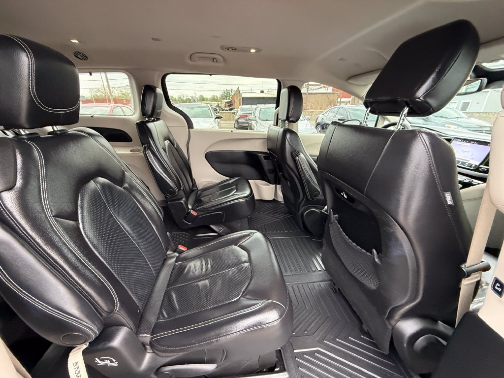 Used 2022 Chrysler Pacifica Touring-L FWD image 21