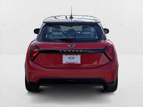 Used 2025 MINI Cooper 2-Door Hardtop image 9