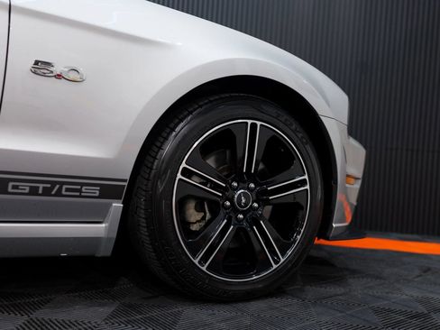 Used 2013 Ford Mustang GT Premium RWD image 22