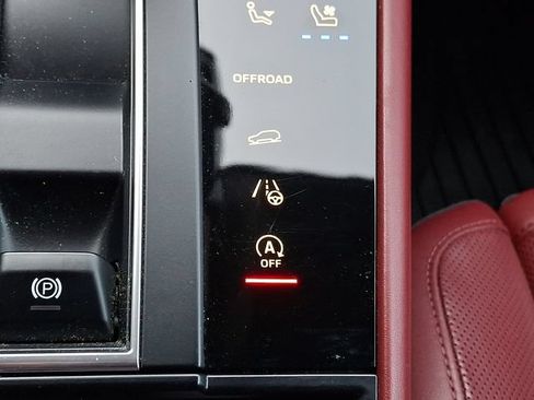 Certified 2023 Porsche Macan Turbo AWD/4WD image 25