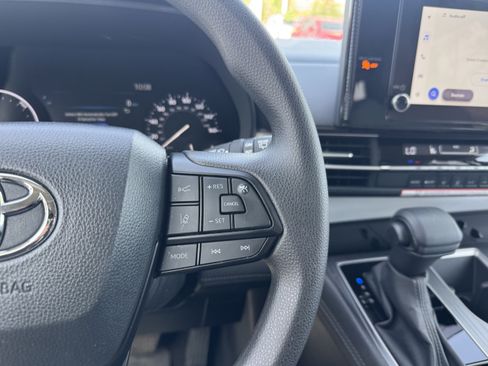 Certified 2026 Toyota Sienna LE AWD/4WD image 31