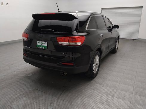 Used 2018 Kia Sorento FWD V6 image 9