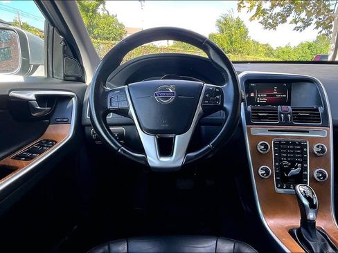 Used 2017 Volvo XC60 T5 Inscription w/ Preferred Option Package FWD image 7