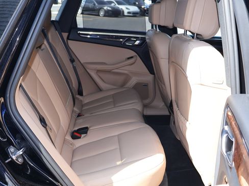 Certified 2026 Porsche Macan AWD/4WD image 26