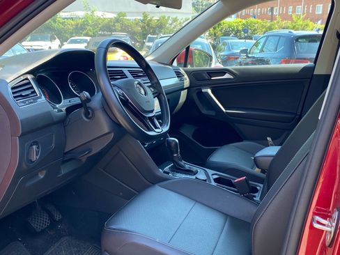 Used 2019 Volkswagen Tiguan SE AWD/4WD image 9