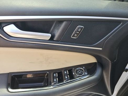 Used 2020 Ford Edge SEL w/ Convenience Package FWD image 17