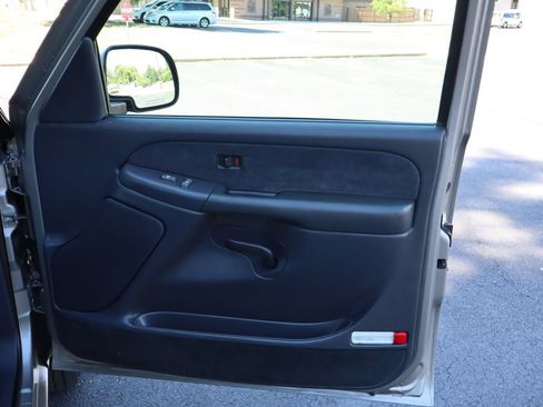Used 1999 Chevrolet Silverado 2500 LS w/ Firm Ride Suspension Pkg AWD/4WD image 20