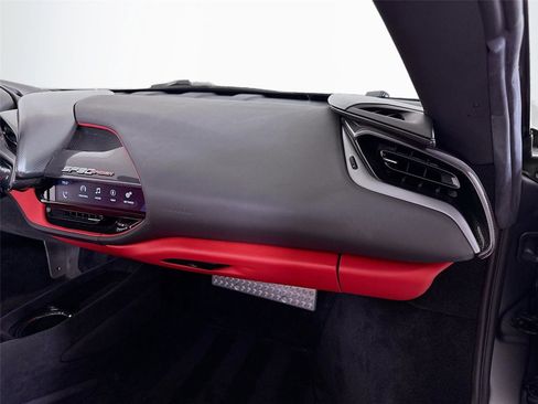 Used 2022 Ferrari SF90 Spider image 33