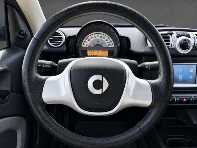 Used 2015 smart fortwo Coupe RWD image 12