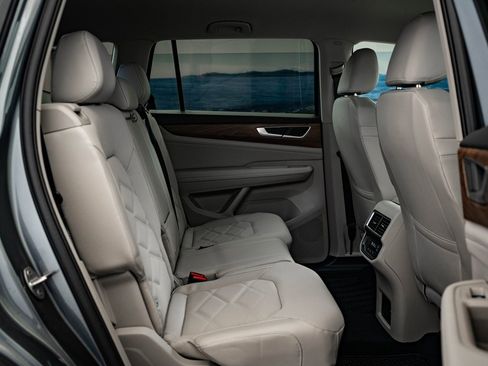 Used 2024 Volkswagen Atlas SE image 40