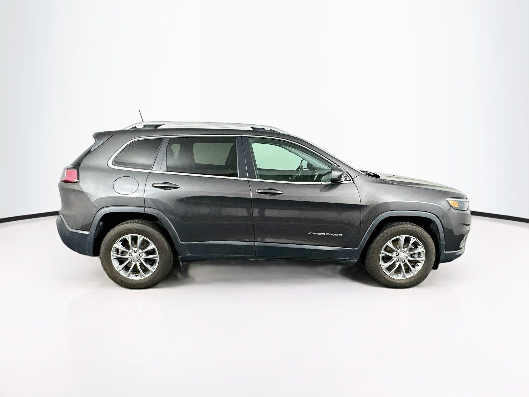 Used 2019 Jeep Cherokee Latitude Plus w/ Cold Weather Group AWD/4WD image 10