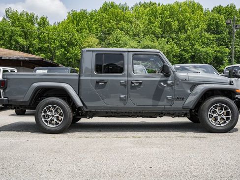 New 2025 Jeep Gladiator Sport image 3
