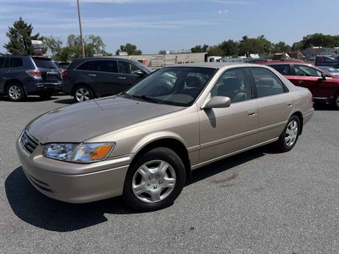 Used 2000 Toyota Camry LE image 3