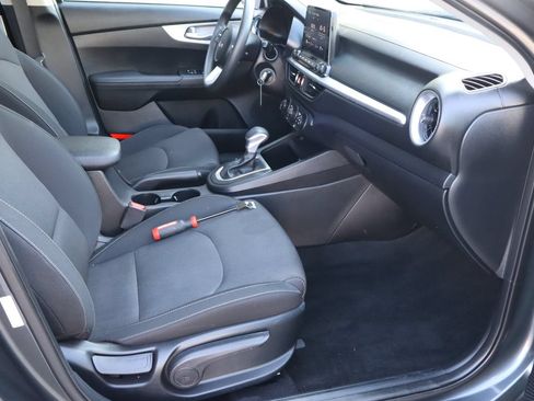 Used 2024 Kia Forte LXS w/ LXS Technology Package FWD image 20