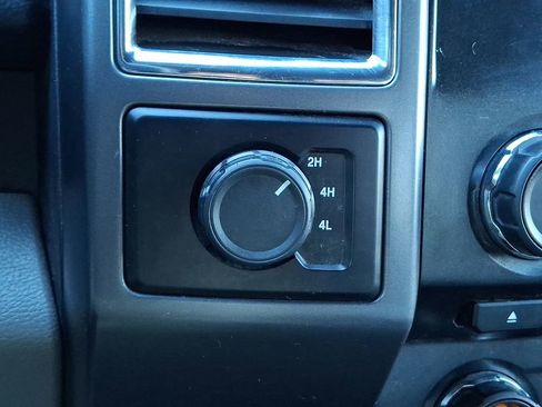 Used 2015 Ford F150 XLT image 25