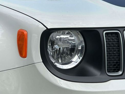 Used 2023 Jeep Renegade Latitude AWD/4WD image 8
