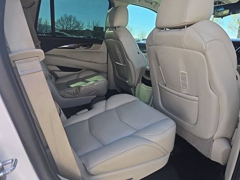 Used 2019 Cadillac Escalade Premium Luxury AWD/4WD image 30