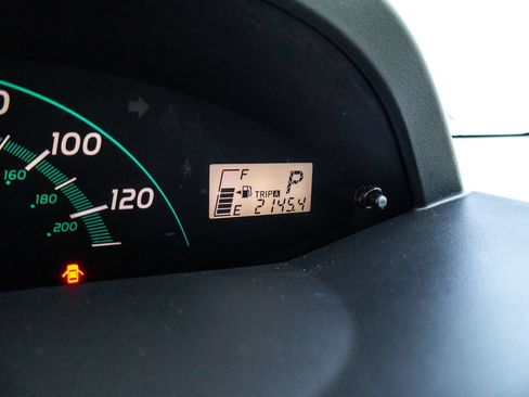 Used 2008 Toyota Yaris 2-Door Hatchback FWD image 35