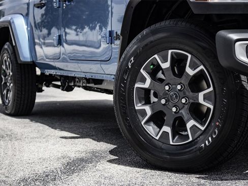 New 2025 Jeep Gladiator Sport w/ Premium Package image 2