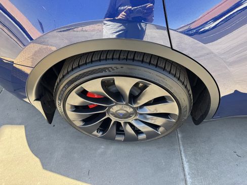 Used 2023 Tesla Model Y Performance image 14