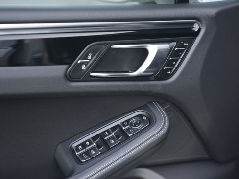 Certified 2026 Porsche Macan AWD/4WD image 14