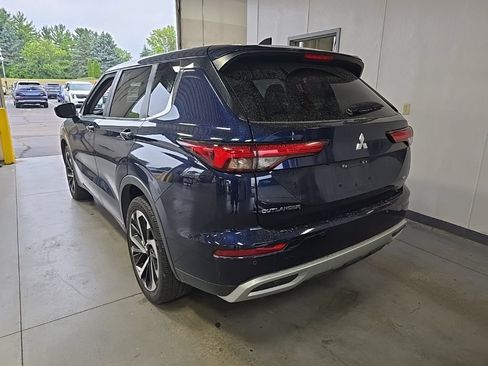 Used 2024 Mitsubishi Outlander SE AWD/4WD image 3