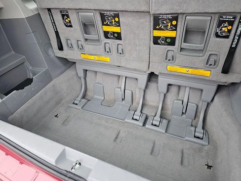 Used 2011 Toyota Sienna w/ Towing Pkg FWD image 15