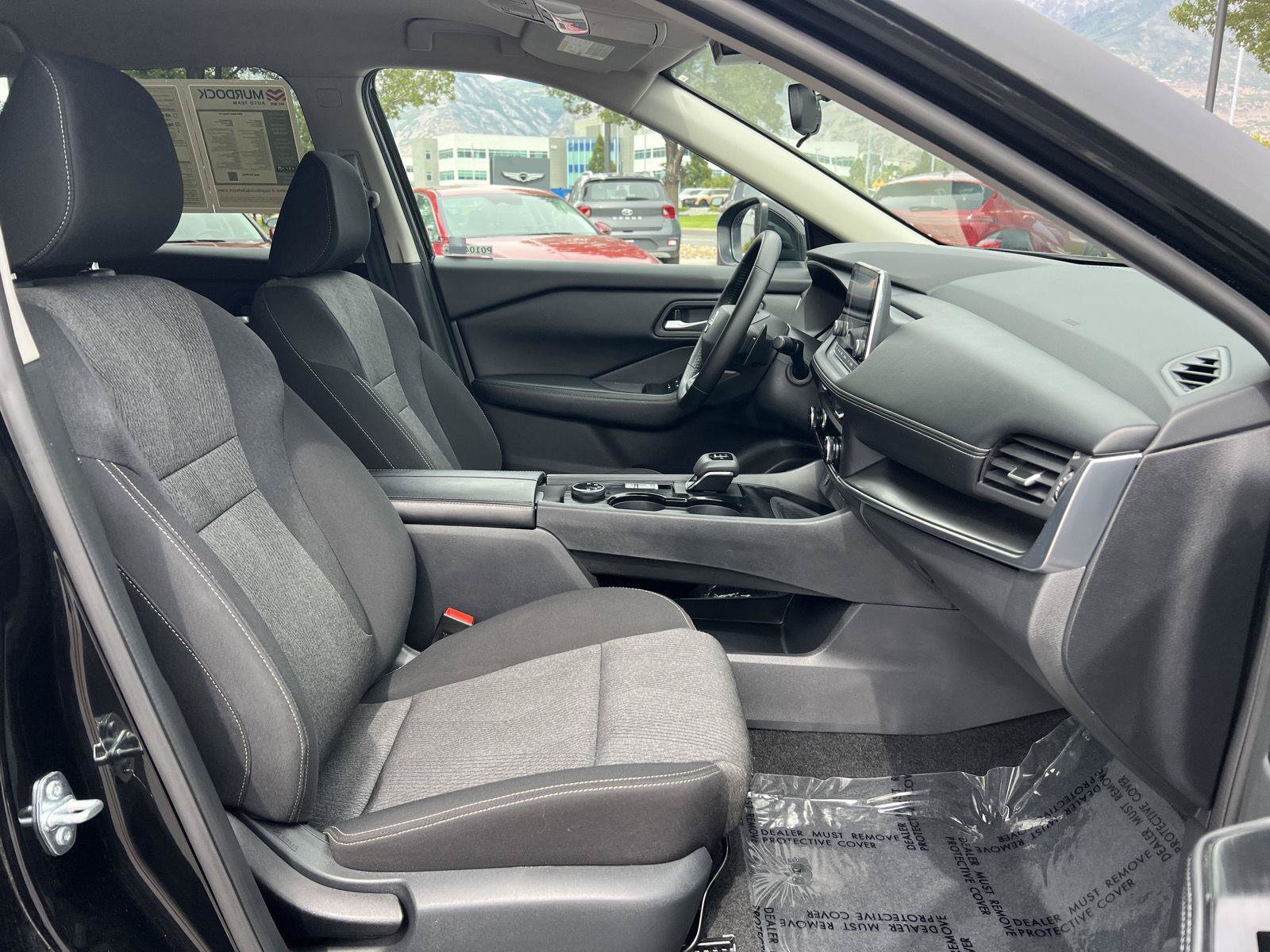 Used 2025 Nissan Rogue SV AWD/4WD image 23