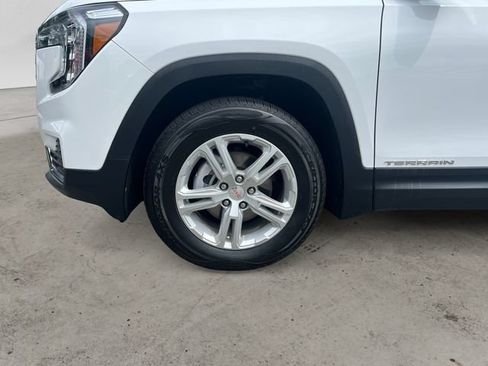 Used 2024 GMC Terrain SLE AWD/4WD image 14