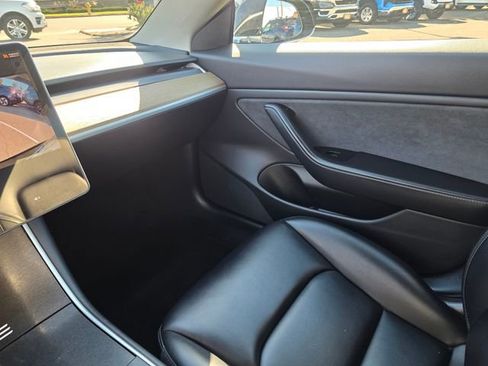 Used 2019 Tesla Model 3 Long Range image 31