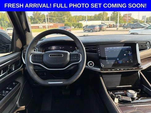 Used 2023 Jeep Wagoneer 4WD w/ Premium Group I image 30