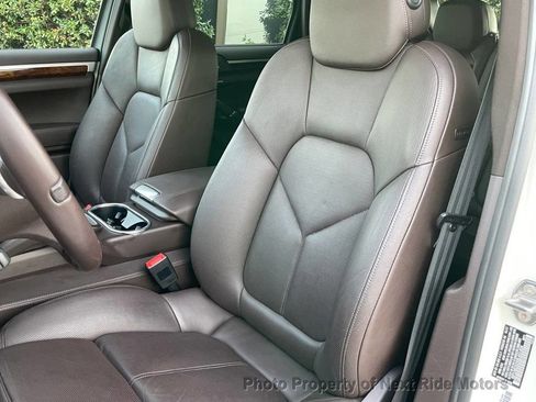 Used 2011 Porsche Cayenne S image 9