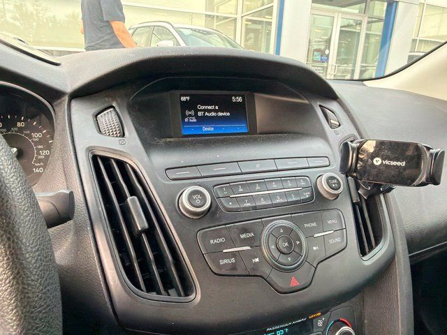 Used 2018 Ford Focus SE w/ SE Appearance Package FWD image 19