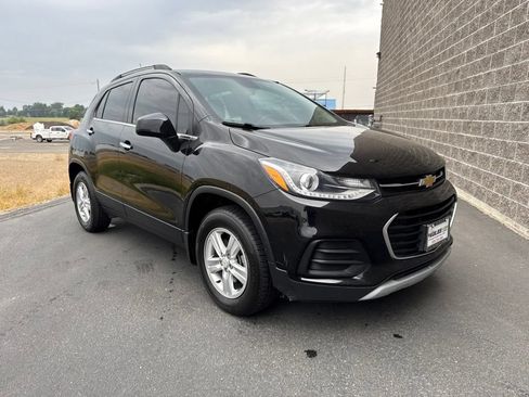 Used 2019 Chevrolet Trax LT w/ LT Convenience Package AWD/4WD image 3