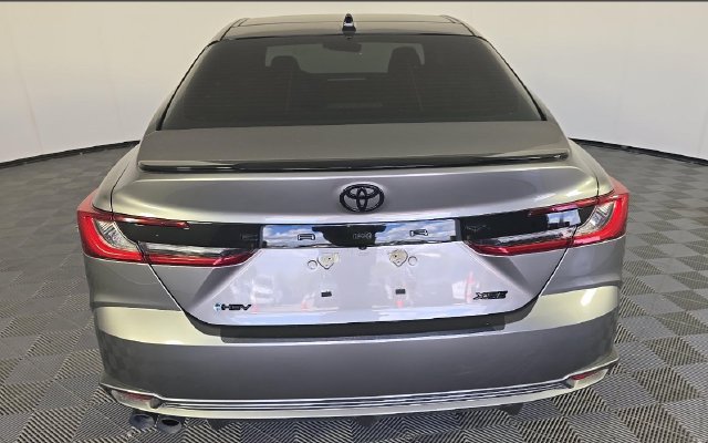 Used 2025 Toyota Camry XSE FWD image 6