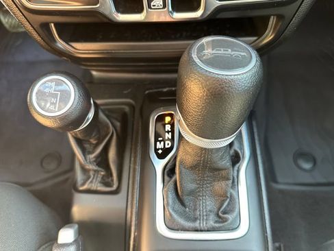 Used 2021 Jeep Gladiator Overland AWD/4WD image 32