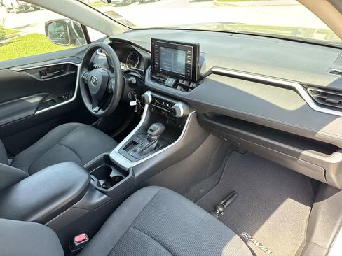 Used 2020 Toyota RAV4 LE image 15