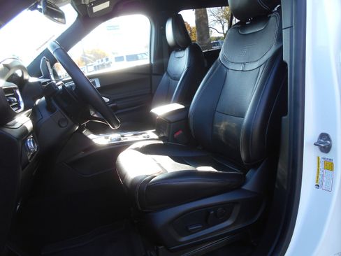 Used 2022 Ford Explorer ST w/ Equipment Group 401A image 7