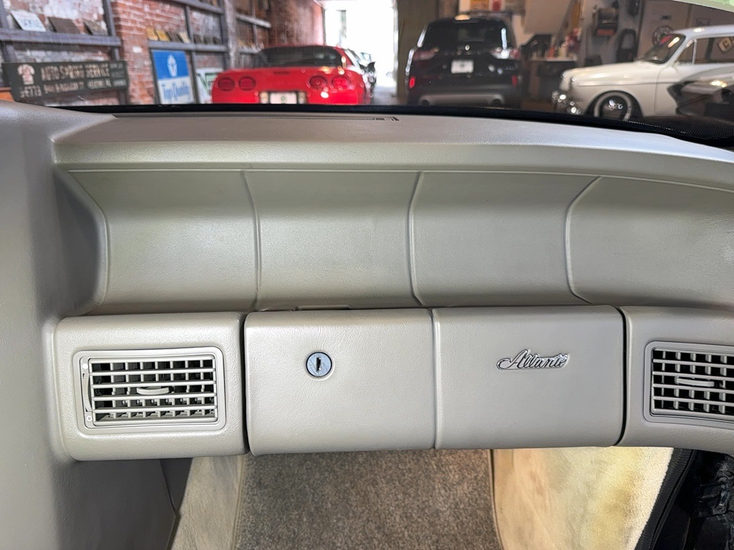 Used 1993 Cadillac Allante FWD image 71