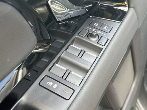Used 2024 Land Rover Range Rover Evoque S AWD/4WD image 24