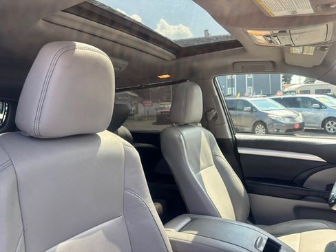 Used 2014 Toyota Highlander XLE AWD/4WD image 30