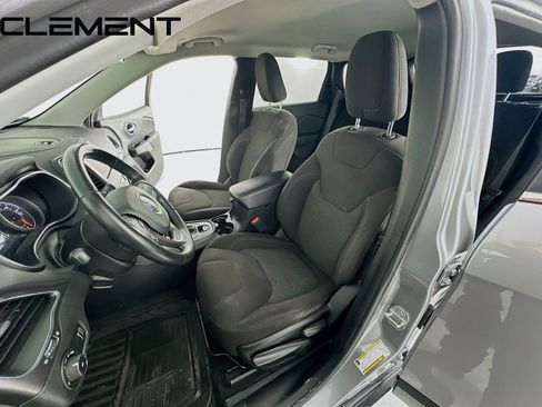 Used 2019 Jeep Cherokee Latitude w/ Cold Weather Group image 29