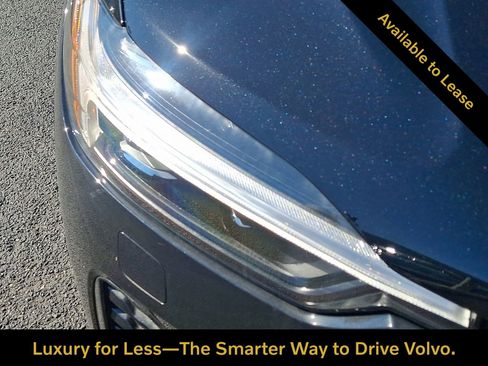 Certified 2026 Volvo XC60 B5 Plus w/ Climate Package AWD/4WD image 9