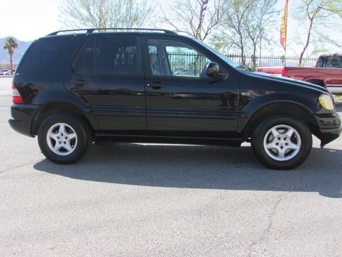 Used 2000 Mercedes-Benz ML 320 4MATIC image 2