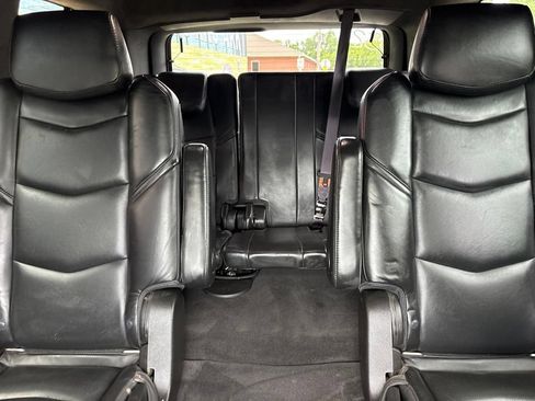 Used 2017 Cadillac Escalade Platinum AWD/4WD image 21