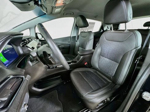 Used 2023 Chevrolet Bolt LT w/ Infotainment Package FWD image 2
